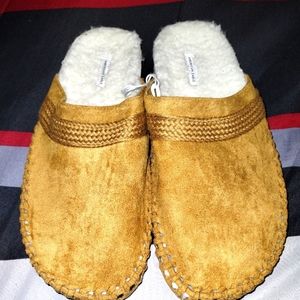 American Eagle Mule clogs women size 11 Brown With White Fur Inside